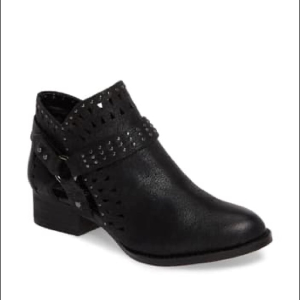 VINCE CAMUTO- Calley side zipper boots (8)